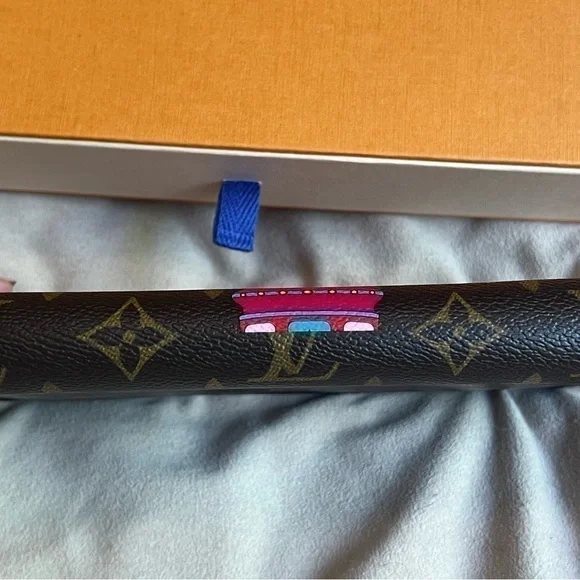 Limited Edition rare Zippy Monogram Vivienne 2020 Holiday Collection Long Wallet - Picture 11 of 14